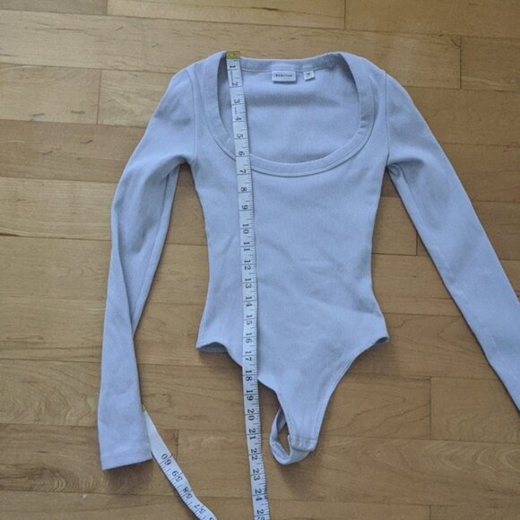 Aritzia Babaton FORMARIB SCOOPNECK LONG SLEEVE BODYSUIT grey xs @R - Picture 7 of 7